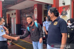 Lumajang prison's terror inmate freed after pledging allegiance to RI