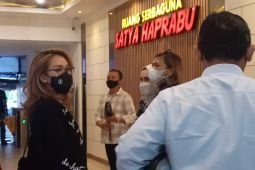 Orang tua Ayu Ting Ting  penuhi panggilan Polda Metro