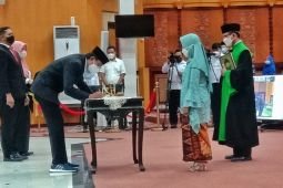 Zuhrotul Mar'ah resmi dilantik jadi anggota DPRD Kota Surabaya