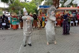 Ratusan nakes RSUD Tulungagung pawai busana tradisional meriahkan hari jadi
