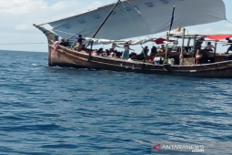 TNI AL tarik kapal pengungsi  Rohingya di perairan Aceh