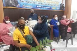 Ratusan anggota Polres Kediri Kota disuntik vaksin penguat