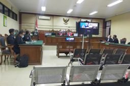 Bupati Probolinggo nonaktif Puput Tantriana jalani sidang perdana di Pengadilan Tipikor