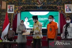 Sebanyak 35.960 keluarga terdampak COVID-19 di Bangkalan terima bansos