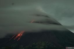 Gunung Merapi luncurkan awan panas guguran sejauh 2 km