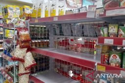 Warga Pamekasan masih kesulitan dapatkan minyak goreng karena stok kosong