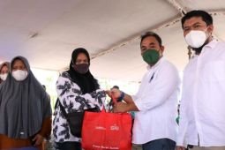 Sebanyak 2.500 paket sembako SIG ludes terjual di Pasar Murah BUMN