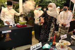 Khofifah tak menyangka pejabat pria jago masak makanan olahan bandeng