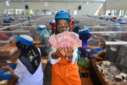 Kemnaker ingatkan terdapat denda jika perusahaan terlambat bayar THR