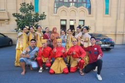 Seniman tari Kediri kenalkan pakaian khas di Turki