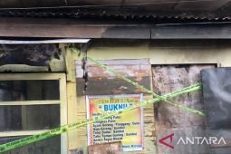 Polisi evakuasi dua korban ledakan tabung elpiji