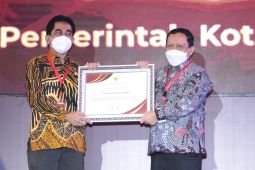 Platform "WargaKu" Pemkot Surabaya raih penghargaan Kementerian PAN-RB