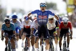 Tour de France: Tidak juara, Philipsen telanjur berselebrasi singkat saat etape empat