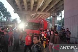 Korban tabrakan beruntun truk tangki rem blong dievakuasi ke RS Polri