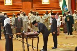 Mantan jubir Kemensos Adhy Karyono dilantik sebagai Sekdaprov Jatim