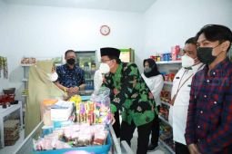 Pemkab Sidoarjo renovasi 402 warung warga