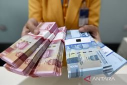 Kurs rupiah melemah jelang pengumuman hasil rapat bank sentral