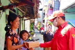 Serap aspirasi, Legislator PDIP Surabaya rutin bagi-bagi makanan tiap Jumat