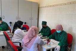 Puluhan tenaga kesehatan di Kota Kediri dapat vaksin booster kedua