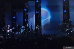 Dewa 19 lantunkan "Hadapi Dengan Senyuman" untuk Vega Antares yang berduka