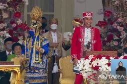 Presiden terkekeh, Iriana Jokowi berjoget lagu "Ojo Dibandingke" dinyanyikan