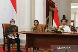 Sri Mulyani ungkap alasan harga BBM naik meski minyak dunia turun