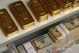 Emas turun tipis,.hentikan reli tiga hari berturut-turut
