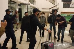 KPK bawa tiga koper usai geledah Kantor Gubernur-Wagub Jatim