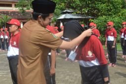 Kesbangpol Linmas latih remaja Trenggalek bela negara