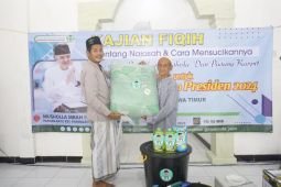 Bulan Suci, Musala di Tuban dapat bantuan karpet gratis
