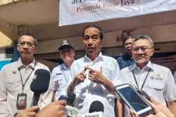 Jokowi meninjau harga pangan menjelang Lebaran di dua pasar Jakarta