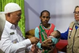 Bupati Hendy kunjungi anak stunting dalam program "Jember Berbagi"