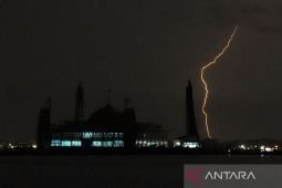 Waspadai potensi hujan petir dan angin kencang di sejumlah wilayah