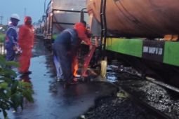 Sempat anjlok di Sidoarjo, KA angkut BBM selesai dievakuasi