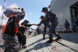 KRI Banjarmasin-592 angkut ratusan pemudik balik ke Jakarta