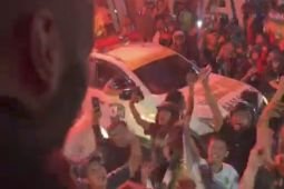 Liga 1: Pelatih Persebaya kecewa pemain pelesetkan "Song for Pride"