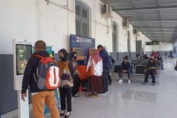 Daop 9 Jember memberi diskon 500 tiket mudik di tiga KA