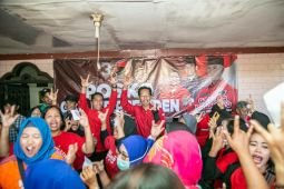 Emak-emak di Surabaya kompak nyanyikan lagu "Ganjar Siji Ganjar Kabeh"