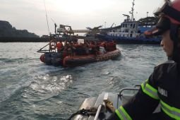 Kapal penyeberangan Merak-Bakauheni terbakar di tengah laut