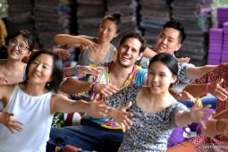 Jumlah wisman April turun jadi 865,81 ribu kunjungan