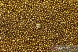 Harga emas merosot lagi, Powell dukung suku bunga naik