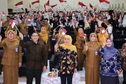 Khofifah: Sehari dalam sepekan, siswa harus berbahasa dan berpakaian daerah