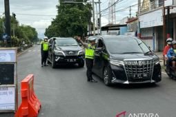 Satlantas alihkan arus lalin atasi kemacetan di Pelabuhan Ketapang