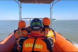 SAR Surabaya terjunkan tim cari satu korban kecelakaan KMP Potre Koneng