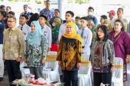 Gubernur Jatim minta kacabdin-kepala sekolah tertibkan penjualan seragam di koperasi
