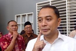 Cak Eri instruksikan SD-SMP tak minta orang tua beli seragam setiap tahun