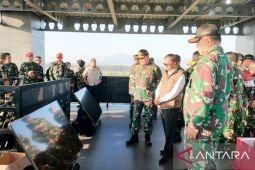 Menkopolhukam dan panglima tinjau latgab TNI di Situbondo