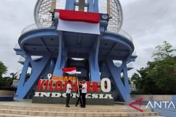 Dirut ANTARA mengibarkan merah putih di Kilometer nol Indonesia