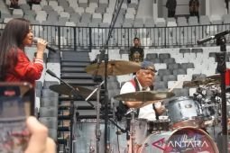 Menteri Basuki main drum di depan Presiden Jokowi