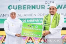 Khofifah resmikan PLTS Atap di Pesantren Al-Amien Sumenep